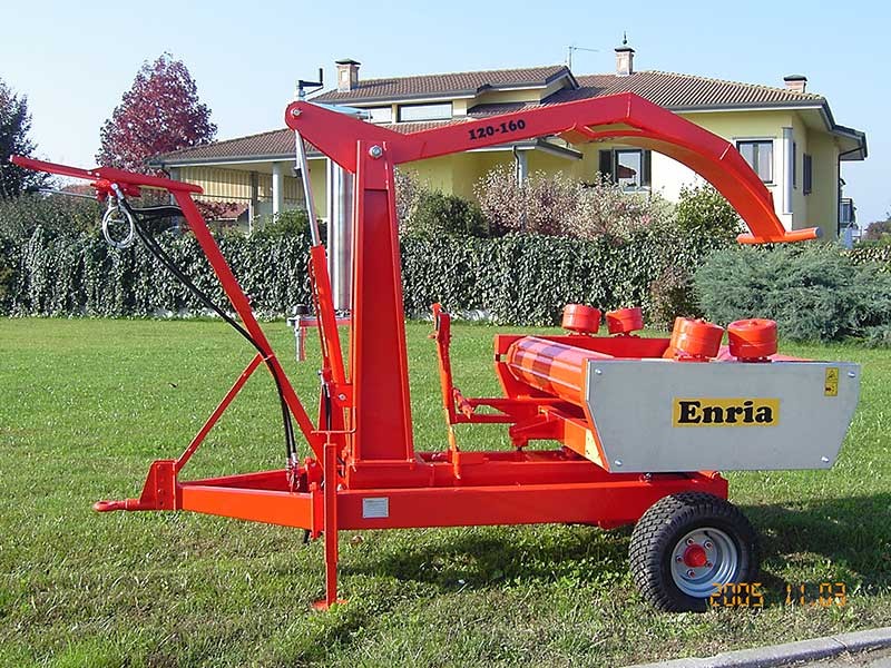 Fasciatore per rotoballe modello 120/160 con braccio di carico centrale